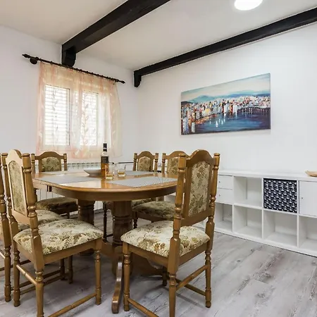 Napros 1 By Interhome Apartman Nin