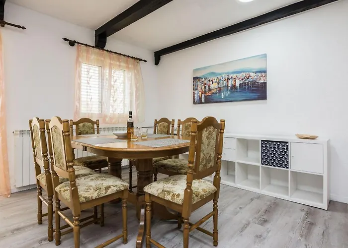 Napros 1 By Interhome Apartman Nin